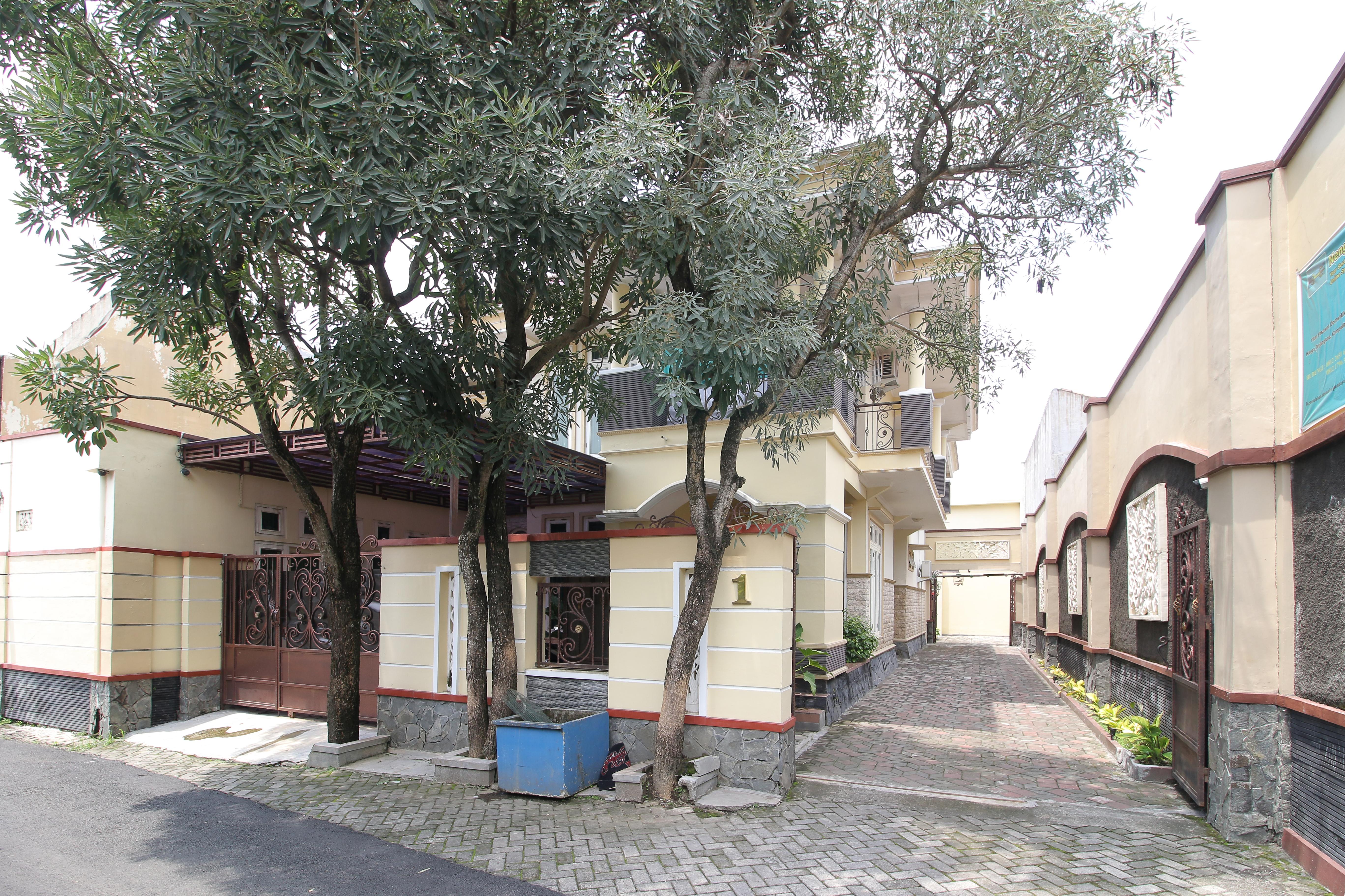Reddoorz Plus Near Stie Ykpn Maguwo Экстерьер фото