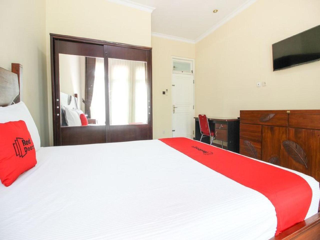 Reddoorz Plus Near Stie Ykpn Maguwo Экстерьер фото